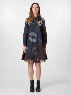 Damenkleid geknöpft
