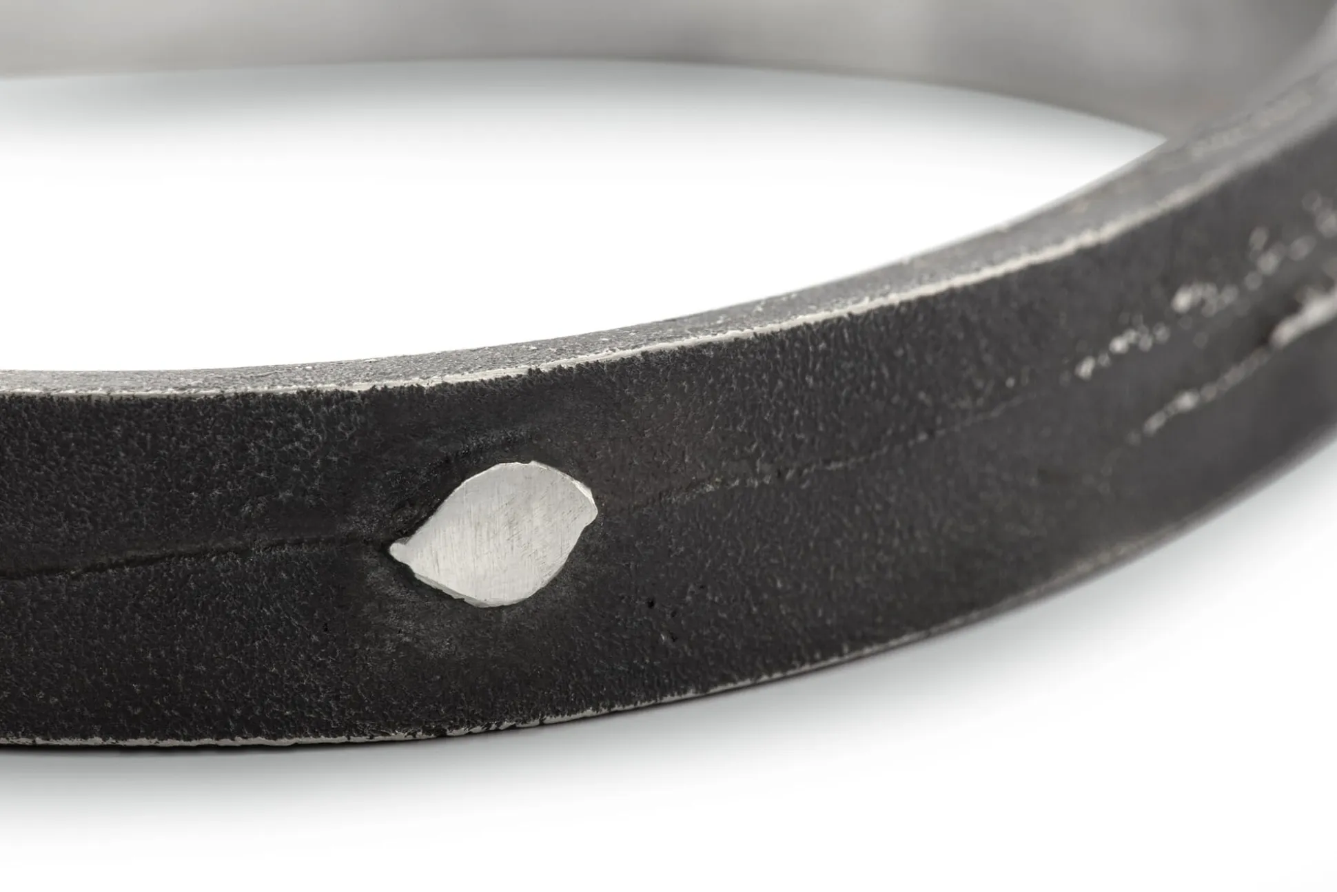Herren-Armreif Sandguss Oxid, Anthrazit